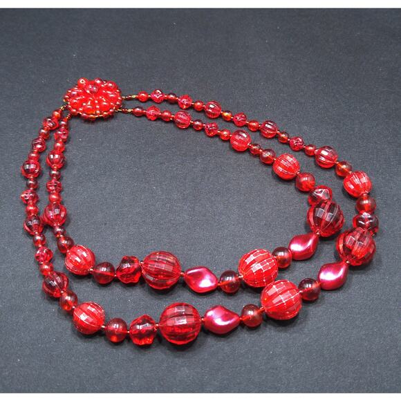 Vintage 1940s Red Lucite Beaded Necklace, Large Beaded Clasp - Picture 8 of 10